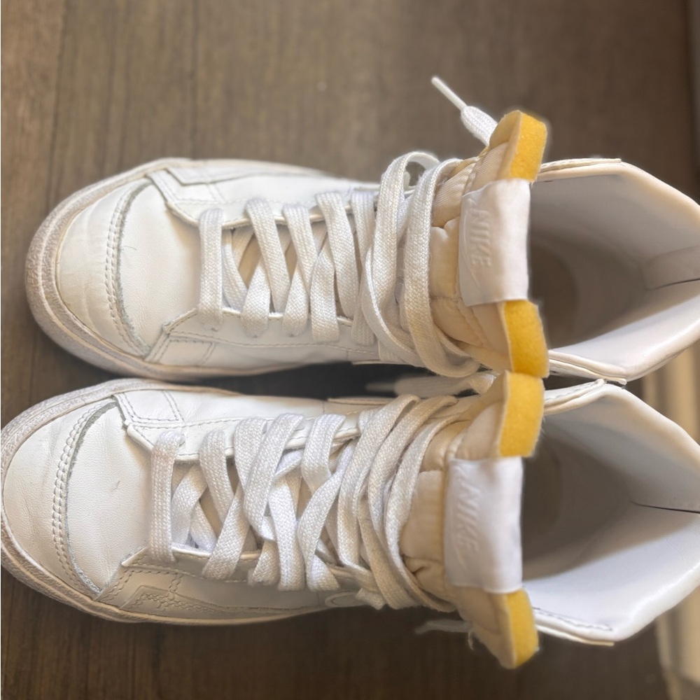 Nike Women’s High Tops Size 6 - Picture 2 of 2